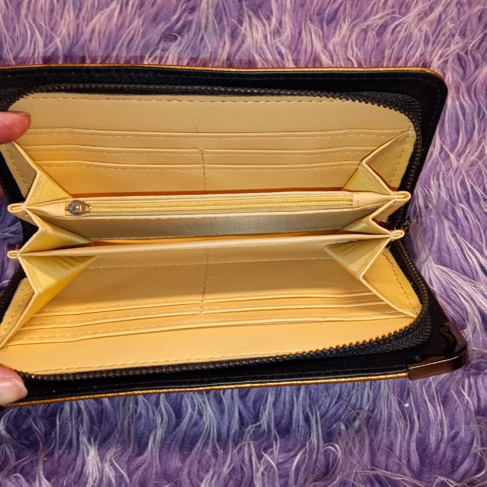 Wallet - Picture 2 of 5